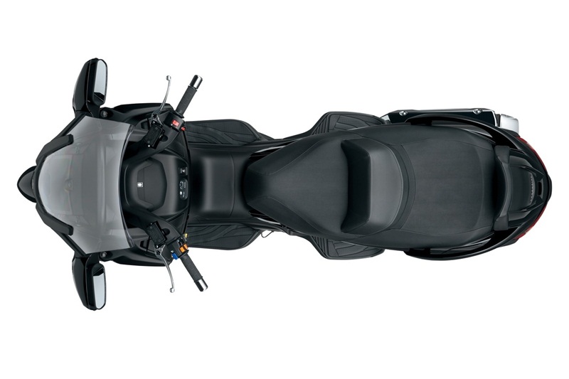 Фото скутера Suzuki Burgman 650 Executive